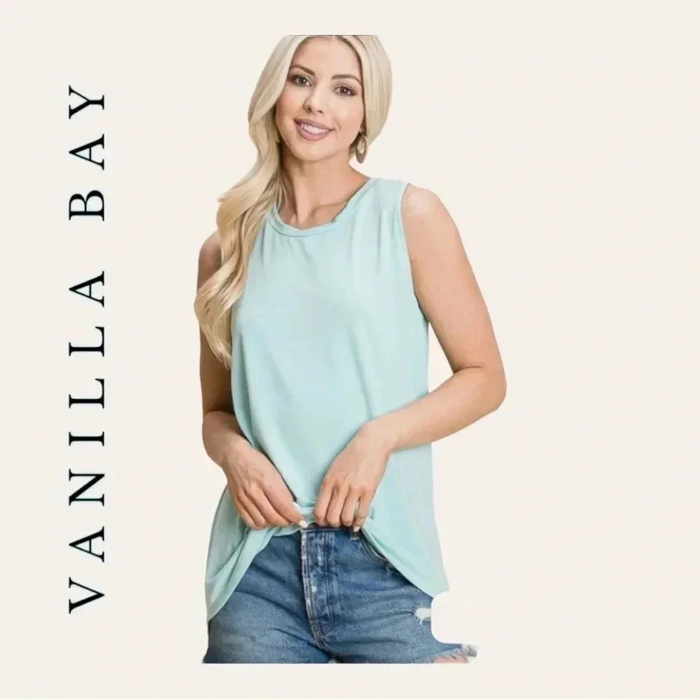 0462. VANILLA BAY TANK TOP WITH UNIQUE BACK SIZE LARGE AQUA IN COLOR